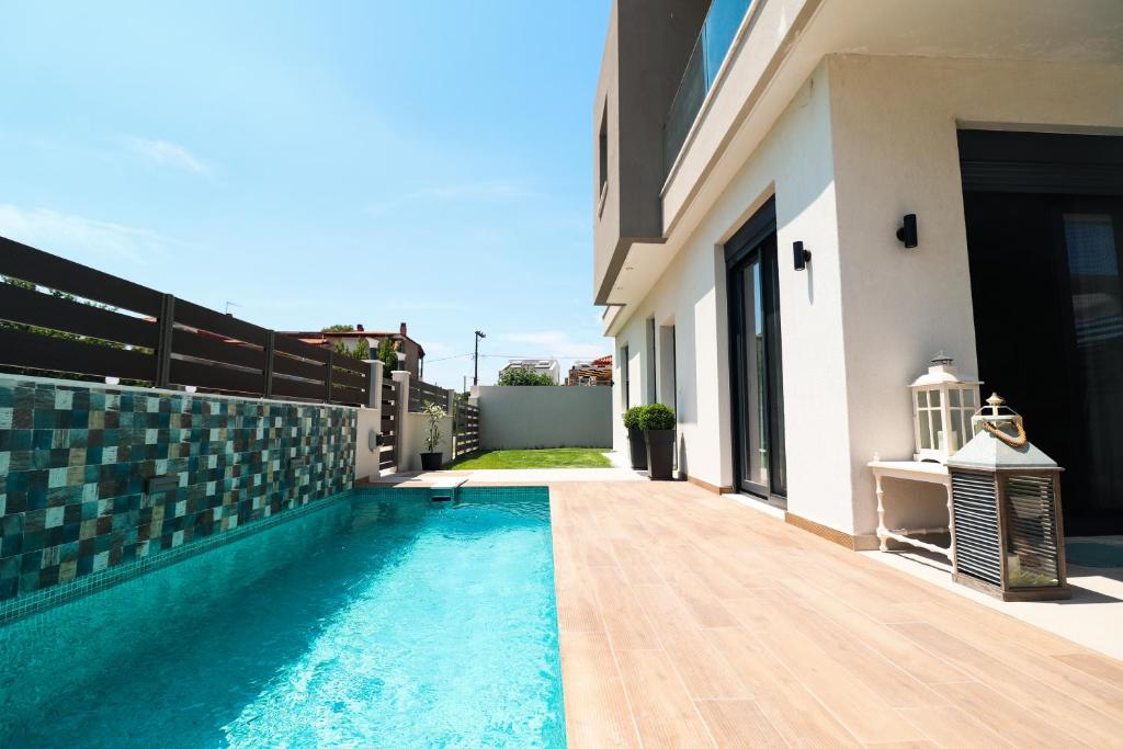 how to shock a pool that is green